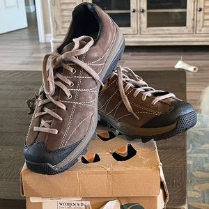 GoLite Hiking Shoes, Chocolate, Size 9, Women’s, Brand New Never Worn!!!